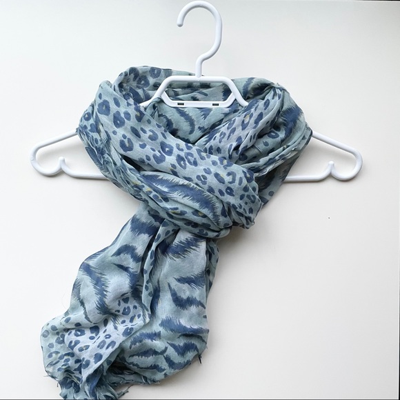 🛍 3/$20 Pattern Scarf - Picture 2 of 15